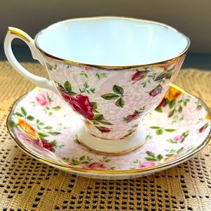 Vintage 2003 Royal Alberts Bone China